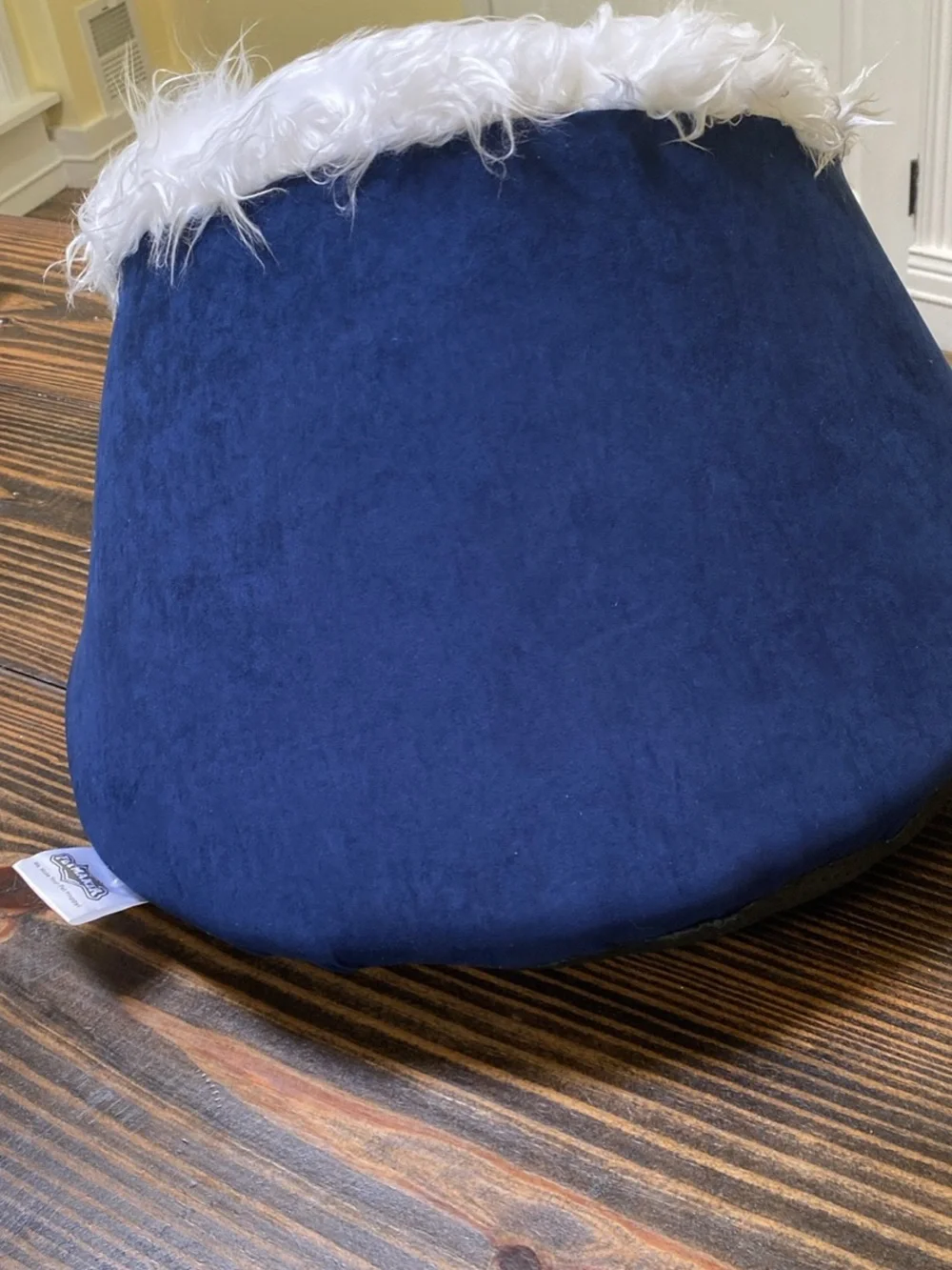 Cozy Navy and White Plush Pet Cave Bed - NWOT